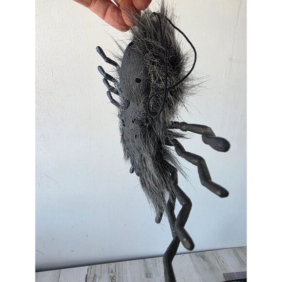 Take 1 dropping spider Halloween prop life-size lifelike realistic animation - Picture 4 of 7